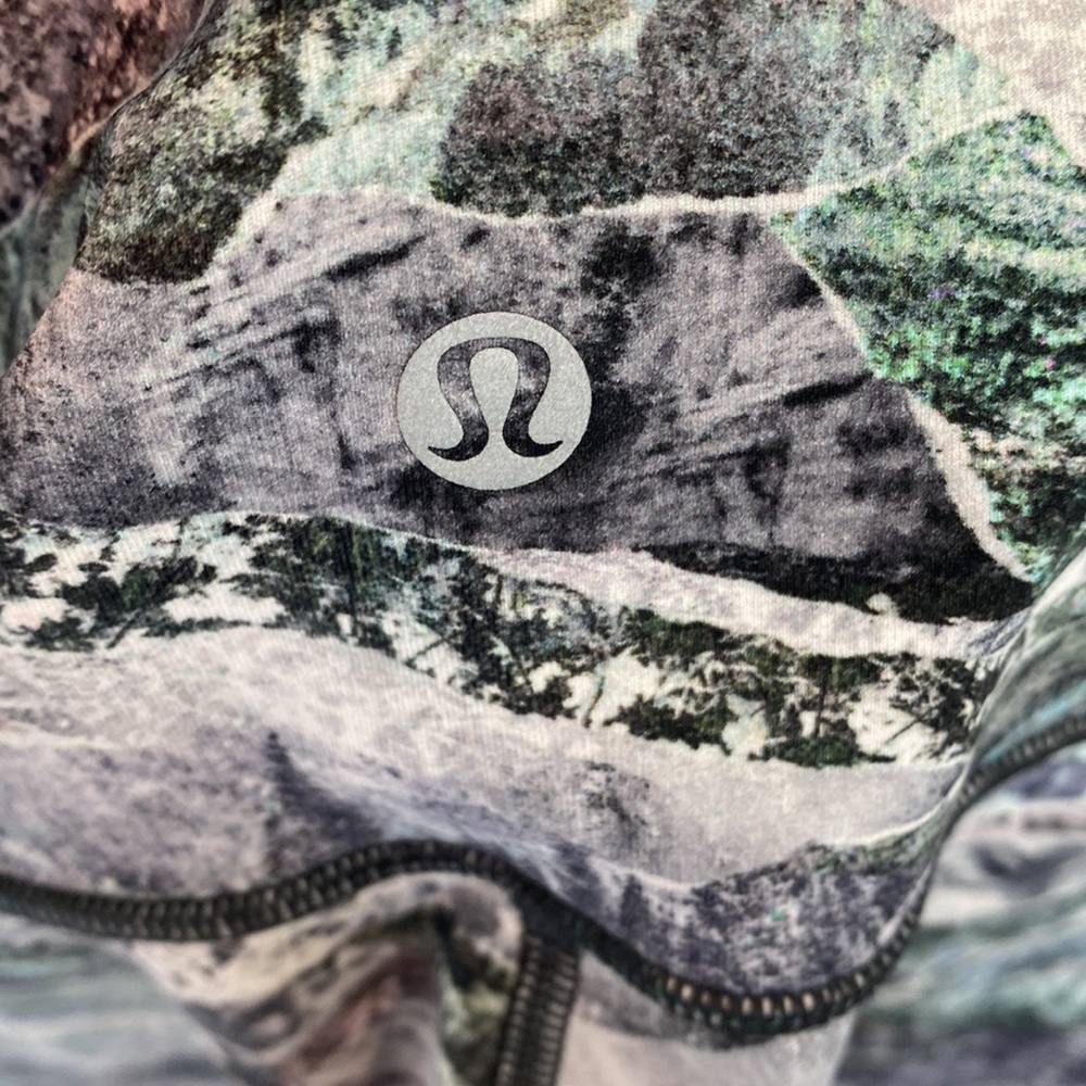 Lululemon leggings, patterned - Picture 4 of 4